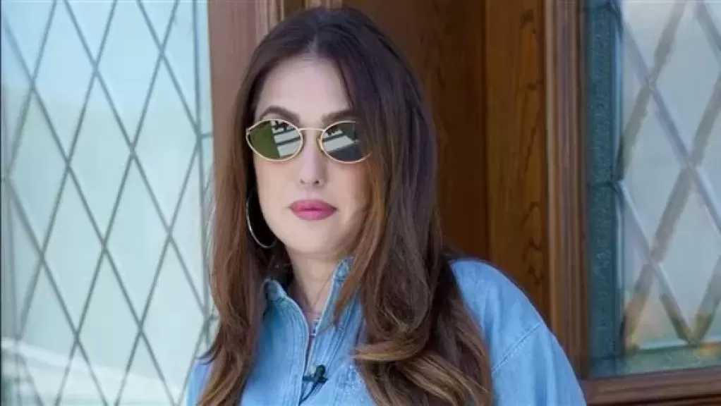 كندة علوش تخرج عن صمتها وترد على جدل إحراجها لـ أسماء جلال بسبب الغيرة