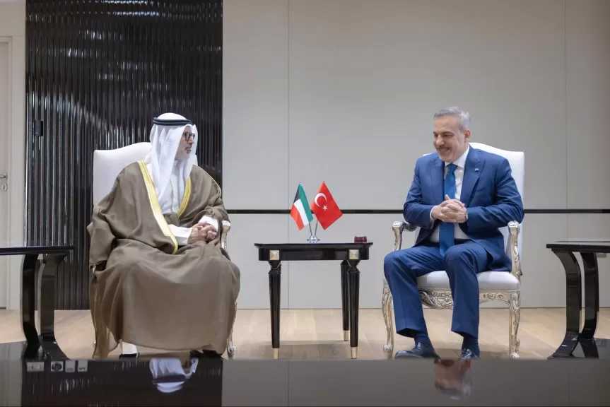 وزير خارجية الكويت يبحث مع نظيره التركي آخر التطورات على الساحتين الإقليمية والدولية