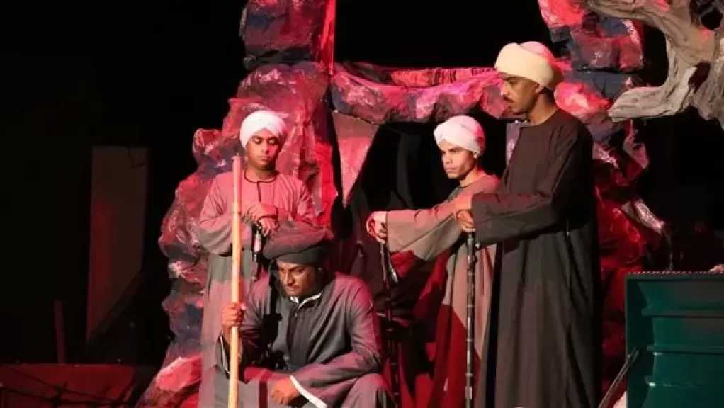 عرض ”حيضان الدم” على مسرح الجيزة ضمن مهرجان فرق الأقاليم