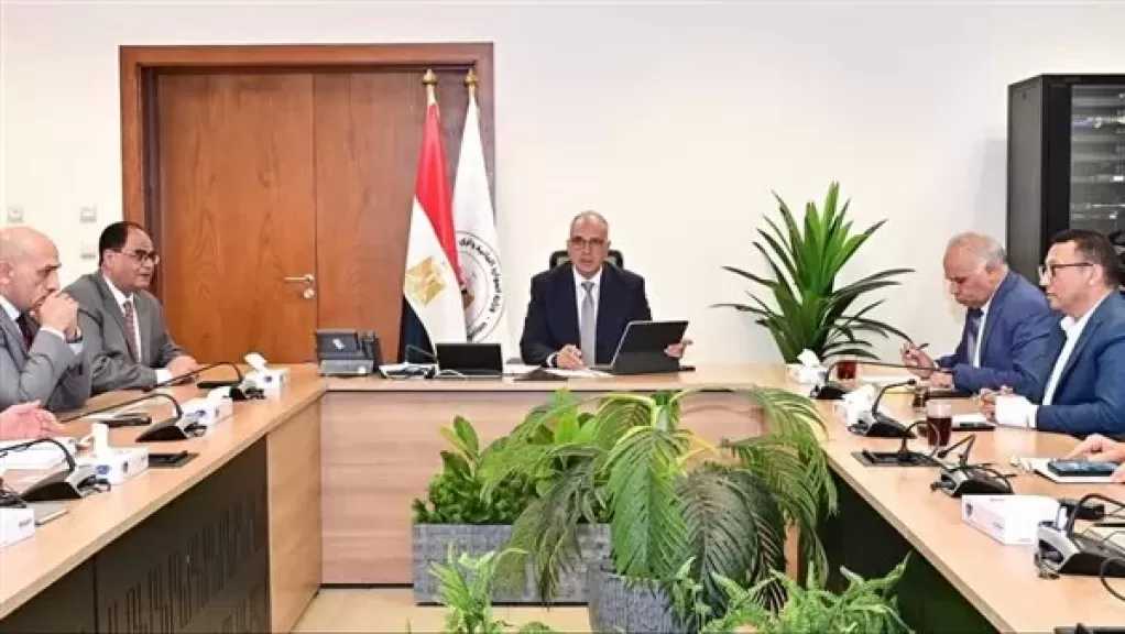 وزير الري يتابع الموقف التنفيذي للمشروع القومي لضبط نهر النيل