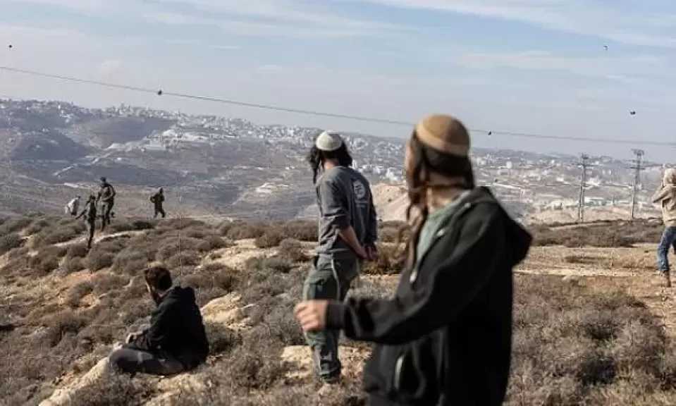 إصابة 8 فلسطينيين بينهم أطفال في اعتداء للمستوطنين بمنطقة مسافر يطا جنوب الضفة الغربية