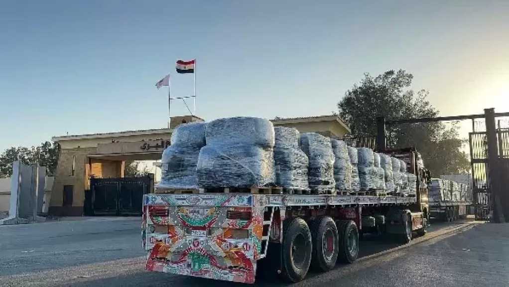 قافلة المساعدات الإنسانية الـ229 تتوجه إلي قطاع غزة