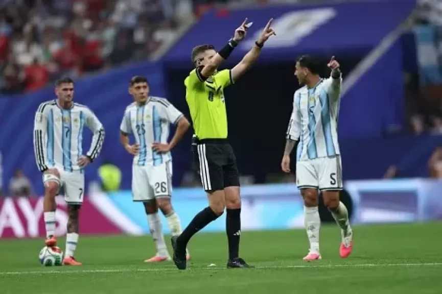 اتحاد الكرة يتقدم بشكوى إلى فيفا ضد حكم مباراة مصر والأرجنتين