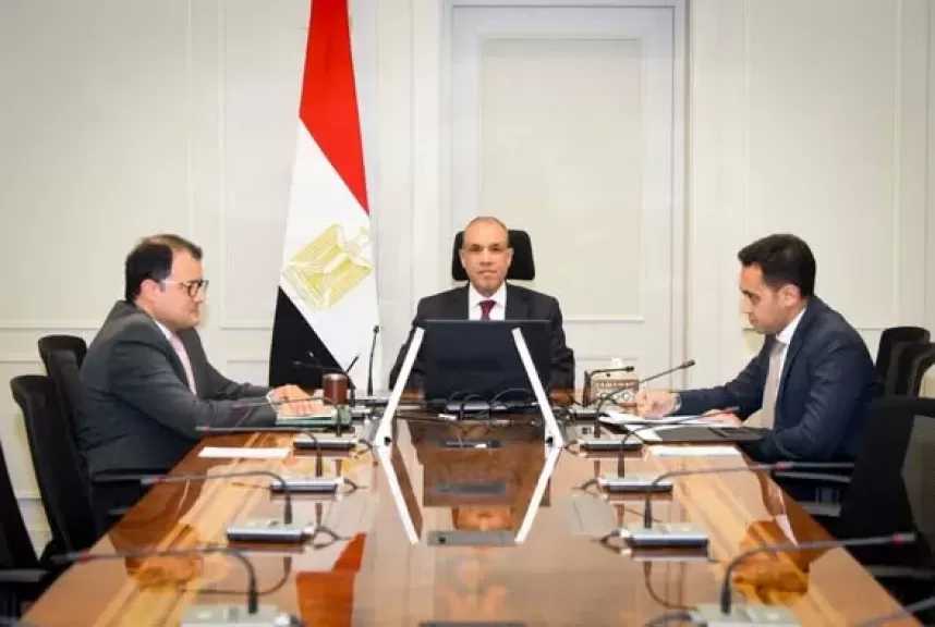 وزير الخارجية يبحث مع وزير خارجية سيشل سبل تعزيز العلاقات الثنائية والقضايا الإقليمية بمناسبة مرور ٥٠ عاماً على العلاقات الدبلوماسية بين البلدين