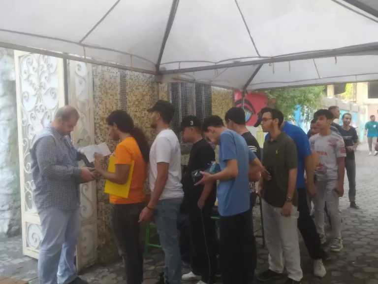 ضبط طالب ثانوية عامة بحوزته سماعة ذكية دقيقة مزروعة داخل قاع الأذن بالقليوبية