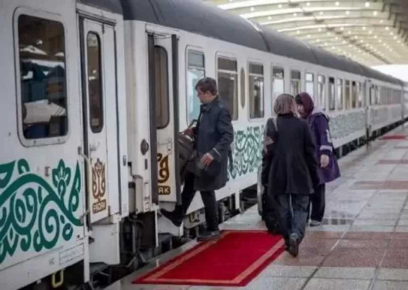 إيران تعلق رحلات قطارات طهران- مشهد بعد هجوم أمريكي
