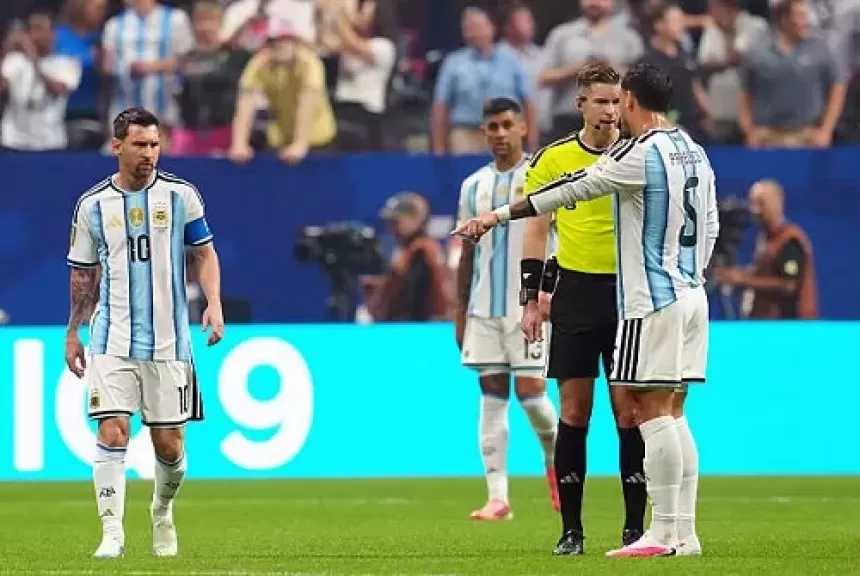 خبير إنجليزي: إلغاء هدف مصر أمام الأرجنتين قرار غير صحيح