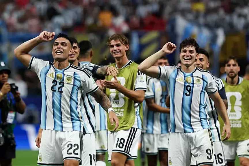 فيفا يرفض معاقبة الأرجنتين بعد هتافات لاعبيه بشأن جزر مالفيناس عقب الفوز على مصر