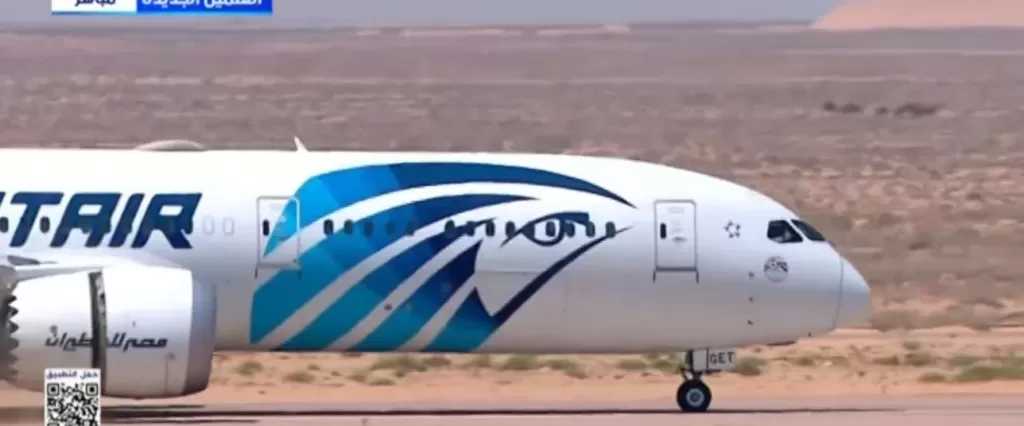 أبطال ”الفراعنة”.. استقبال تاريخي لطائرة المنتخب عقب هبوطها في مطار العلمين