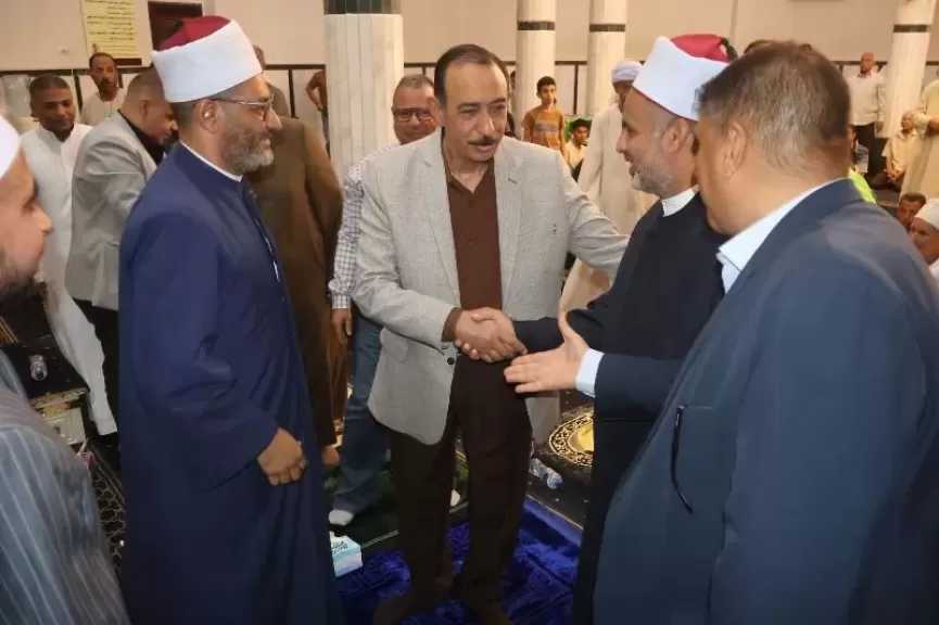محافظ سوهاج يلتقي بالمواطنين عقب صلاة الجمعة بمسجد الشيخ المراغي بمدينة المراغة