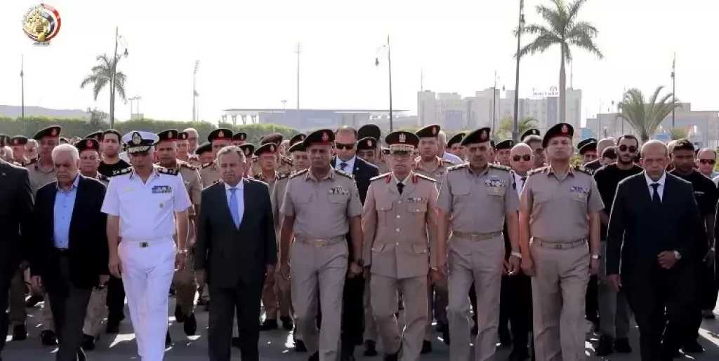 وزير الدفاع يتقدم الجنازة العسكرية للفريق السيد حمدي حسن قائد الدفاع الجوي الأسبق