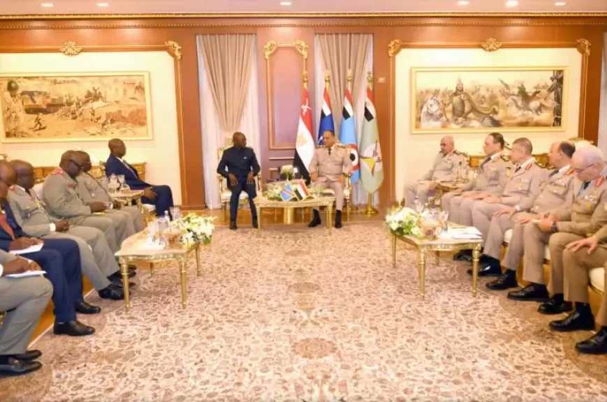 وزير الدفاع يلتقي نائب رئيس وزراء الكونغو الديمقراطية لبحث القضايا الإقليمية والتعاون العسكري
