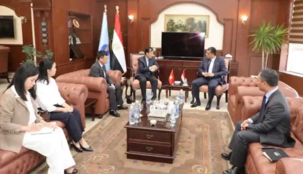 محافظ البحر الأحمر يستقبل السفير الفيتنامي لبحث سبل التعاون المشترك