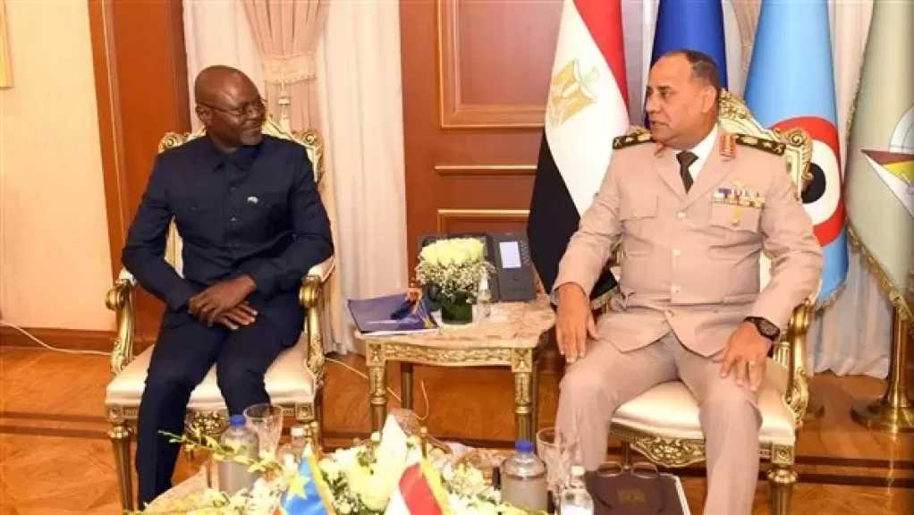 الفريق أشرف زاهر يناقش تعزيز التعاون العسكري مع وزير الدفاع بجمهورية الكونغو الديمقراطية