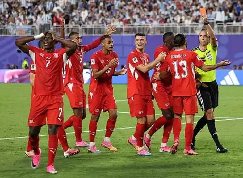 سكالوني: عانينا أمام سويسرا والحظ حالفنا بطرد إيمبولو