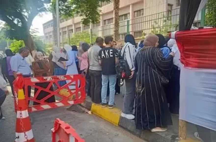 توافد طلاب الثانوية العامة شعبة علمي رياضة على لجان أكتوبر لأداء امتحان الرياضيات البحتة