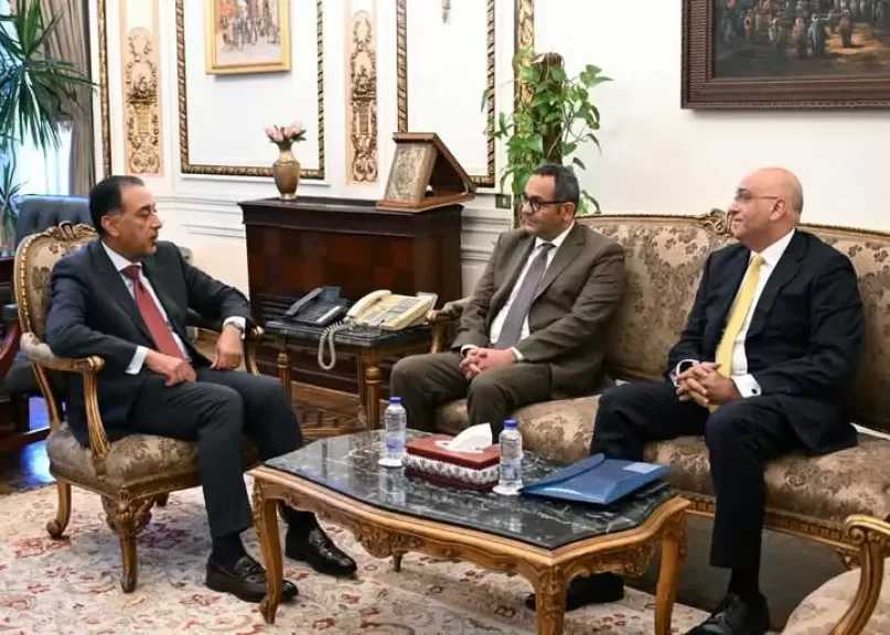 رئيس الوزراء يستقبل الرئيس التنفيذي الجديد لجهاز تنمية المشروعات المتوسطة والصغيرة ومتناهية الصغر