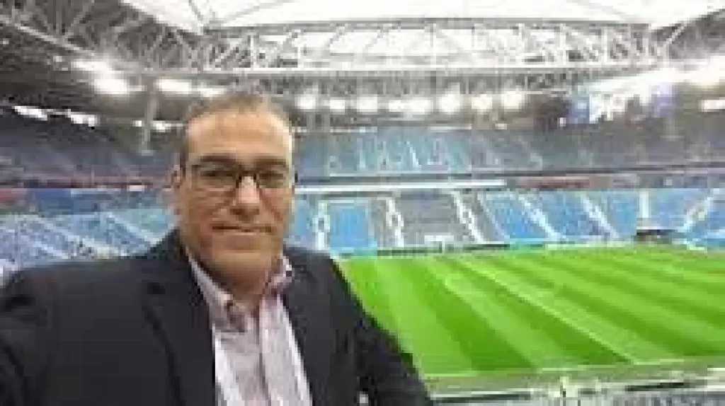 مصطفى عزام: استاد القاهرة يفتح أبوابه غدا لاحتفالية تجمع أجيال الكرة المصرية