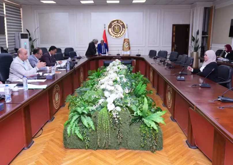 وزير العمل يختتم مقابلات المتقدمين للوظائف القيادية.. يؤكد: اختيار الكفاءات القادرة على التطوير