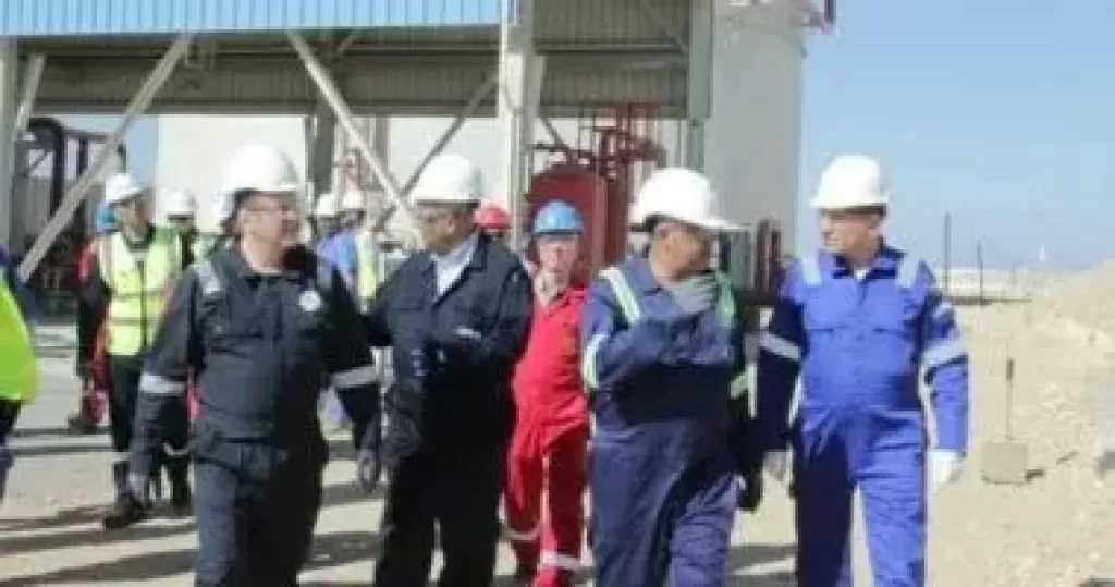 رئيس هيئة البترول يتفقد مشروعات مستودعات الوقود برأس غارب ورأس شقير
