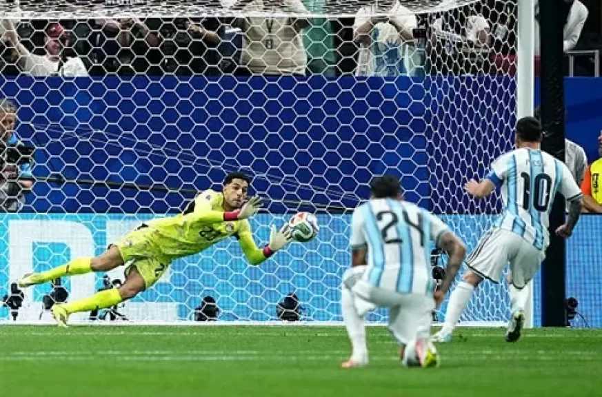 شوبير يكشف كواليس التصدي لركلة جزاء ميسي في كأس العالم