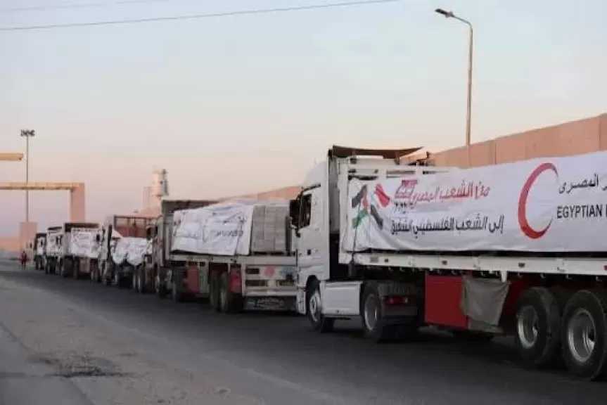 قافلة «زاد العزة» الـ 233 تدخل إلى الفلسطينيين في قطاع غزة