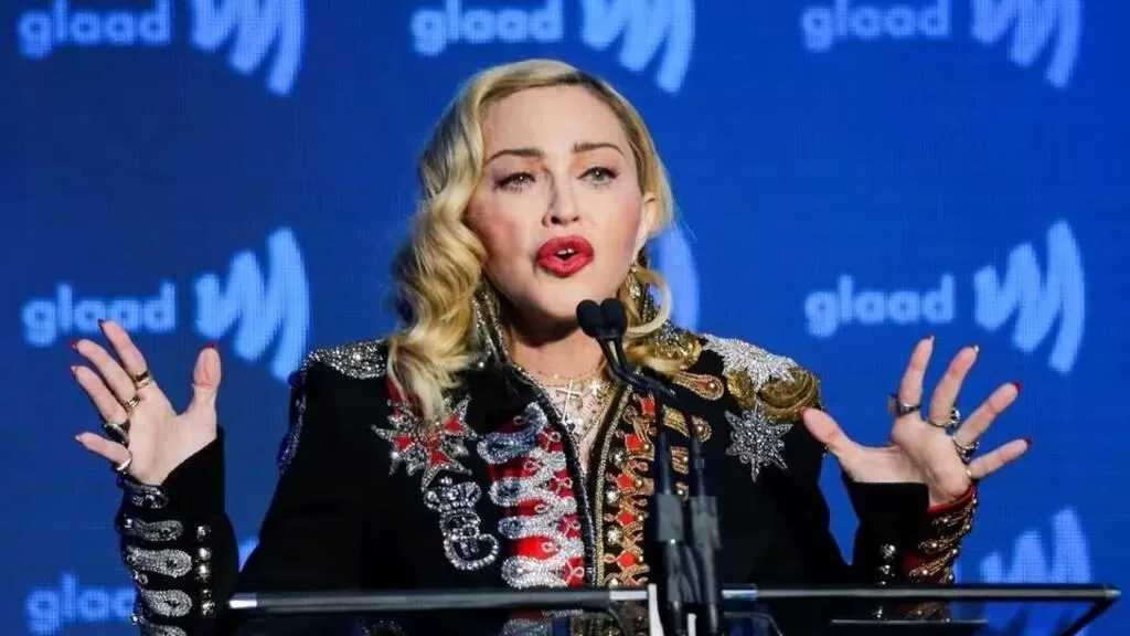 مادونا تحقق إنجازا تاريخيا بتصدر ألبومها Confessions 2 المركز الأول على قائمة بيلبورد 200