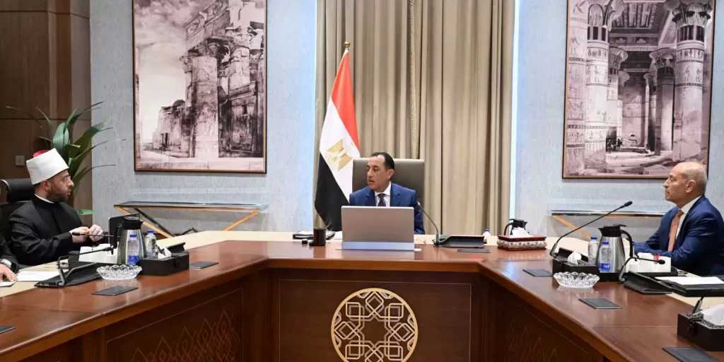 رئيس الوزراء يُتابع خطوات مشروع إحياء منطقة قرافة السيوطي