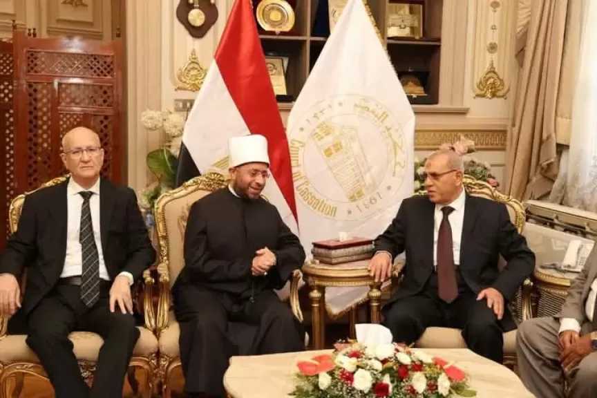 وزير الأوقاف يهنئ رئيس محكمة النقض بمناسبة توليه منصبه الجديد