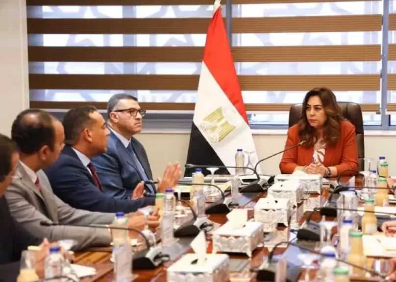 عوض والببلاوي يستعرضان مشروعات التنمية المستدامة وملفات تنموية وخدمية بالمنيا