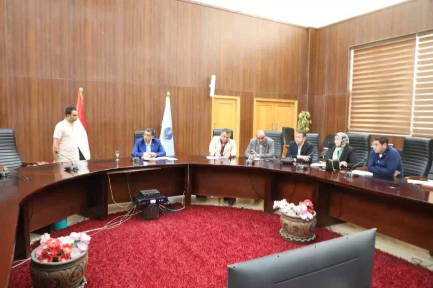 محافظ البحر الأحمر يوجه بقرارات عاجلة لإنهاء شكاوى المواطنين في لقائه الأسبوعي