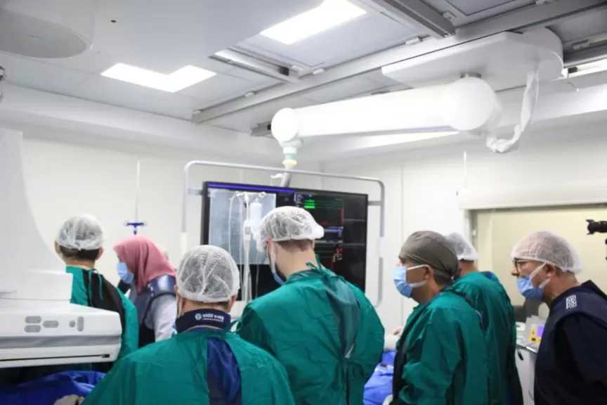 لأول مرة في الشرق الأوسط.. الرعاية الصحية تعلن نجاح استخدام تقنية جديدة لعلاج القلب بمجمع الفيروز الطبي