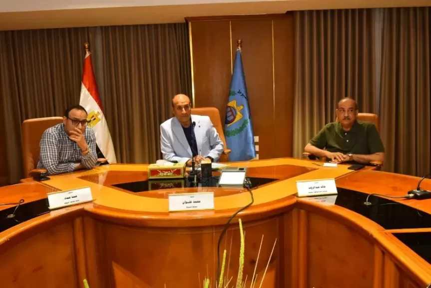 محافظ أسيوط يوجه بالنزول الميداني لتسريع تشغيل مشروعات حياة كريمة