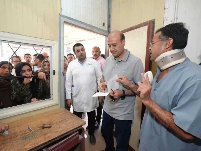 محافظ أسيوط يتفقد مستشفى الإيمان العام في زيارة مفاجئة