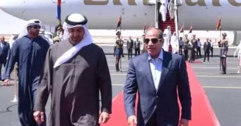 الرئيس السيسى يودّع الشيخ محمد بن زايد بمطار العلمين فى ختام زيارته الأخوية لمصر