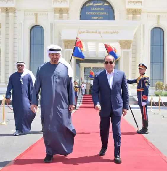 المتحدث الرئاسي ينشر صور توديع الرئيس السيسي الشيخ محمد بن زايد في مطار العلمين الدولي