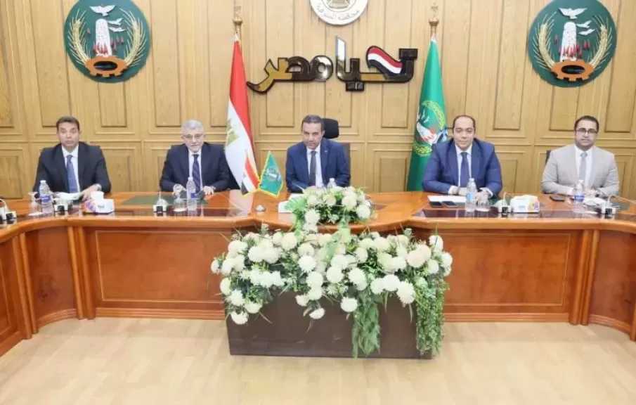 محافظ المنوفية ورئيس هيئة الأوقاف يبحثان تحويل الأصول غير المستغلة إلى مشروعات.. صور