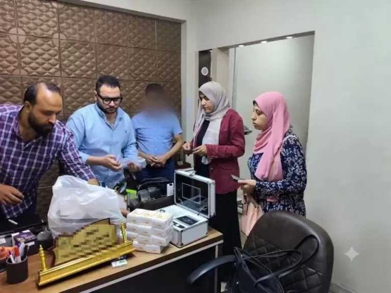 ضبط منتحلي صفة «أطباء تغذية» في المنوفية وإغلاق منشأة غير مرخصة ومصادرة أدوية مجهولة.. صور