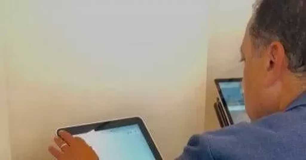 رئيس الوزراء يستعرض تجربة تقديم الخدمات بالمركز التكنولوجي بالعلمين الجديدة