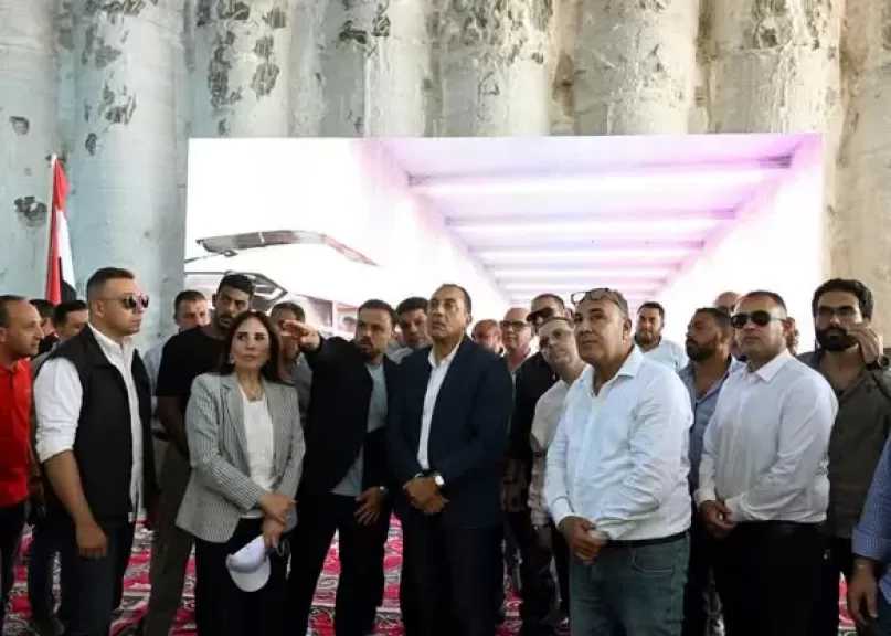 رئيس الوزراء يتفقد مشروع نفق الطريق الساحلي ”بو غاز نيو مارينا”.. فيديو وصور