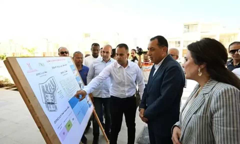 رئيس الوزراء يتفقد مشروع ”كمبوند مزارين”