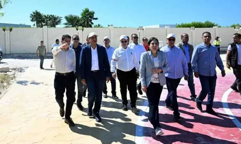 رئيس الوزراء يتفقد مشروع الممشى السياحي الرابط بين مارينا (5) ومارينا (7)