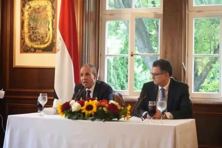 وزير الخارجية يلتقي بأعضاء الجالية المصرية في فيينا