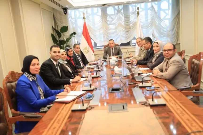 وزير التعليم العالي يطلع على تفاصيل الخطة الإعلامية للتنسيق الإلكتروني للقبول بالجامعات الحكومية والمعاهد