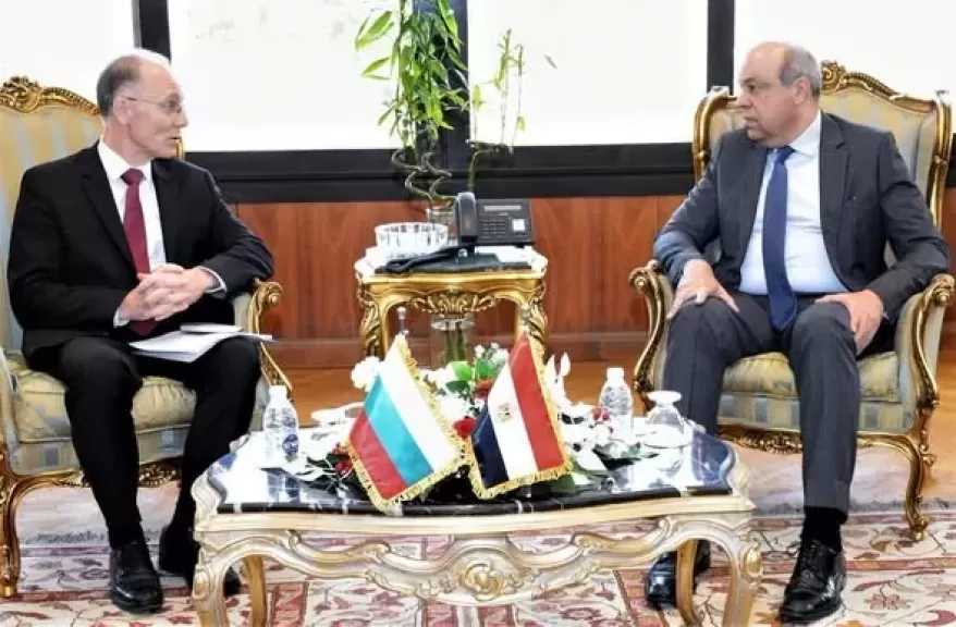 وزير الطيران المدني يستقبل سفير بلغاريا لبحث سُبل التعاون المشترك في مجال النقل الجوي
