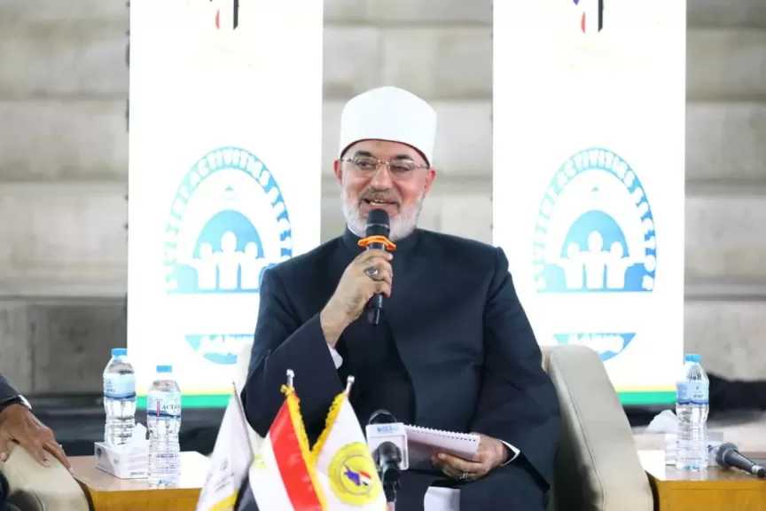 المفتي لطلاب الجامعات: القيم أساس بناء الإنسان والعلم بلا أخلاق يتحول إلى أداة للصراع