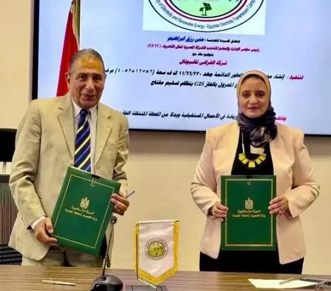 ”نقل الكهرباء” توقع عقد إنشاء محطة محولات الطور الدائمة لدعم التنمية في سيناء