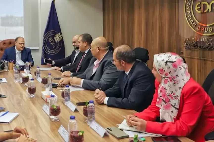 هيئة الدواء المصرية تبحث ملفات توطين المستحضرات الدوائية مع عدد من الشركات وفق الضوابط التنظيمية