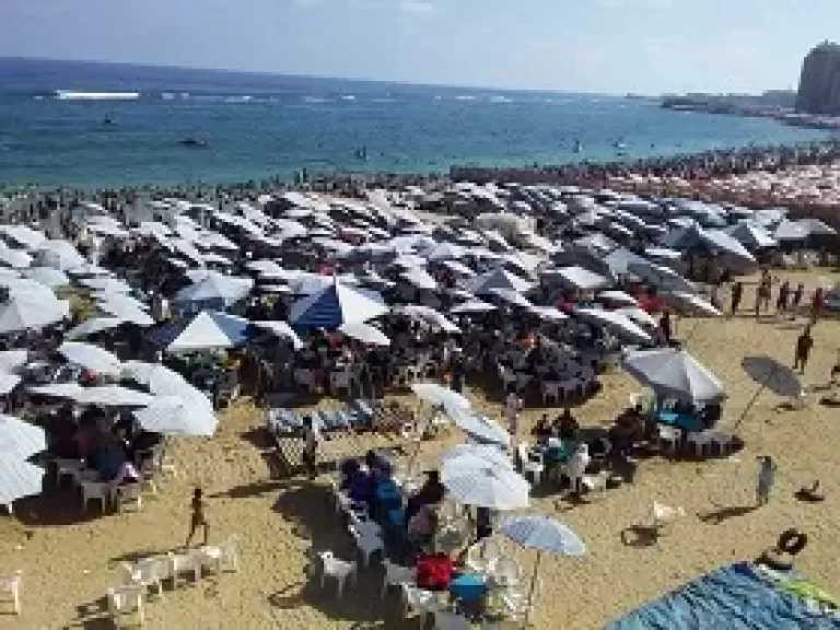 إشغال كامل لشواطئ القطاع الشرقي والهانوفيل المجاني في الإسكندرية