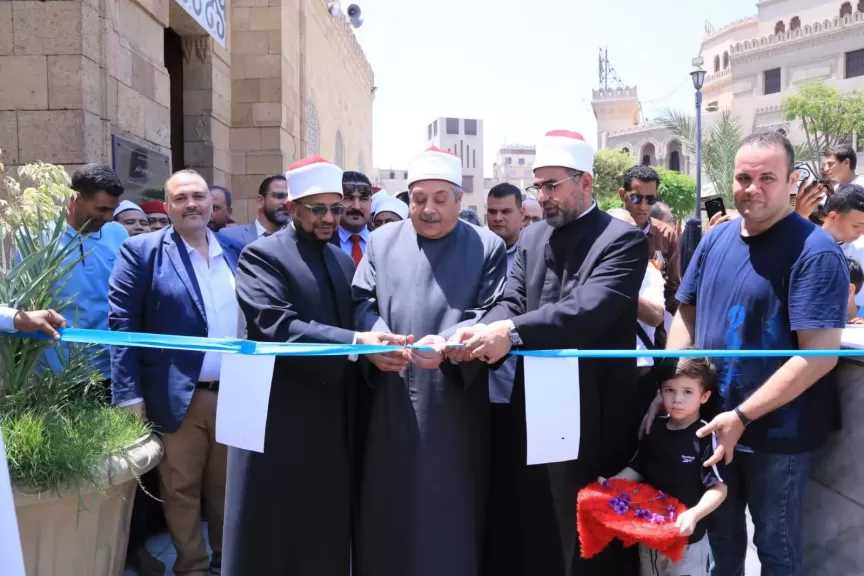 إقبال كبير على «معرض الجمعة» الذي ينظمه (مجمع البحوث الإسلامية) بالجامع الأزهر |صور